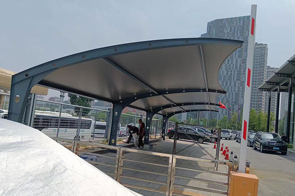 雨棚鋼梁